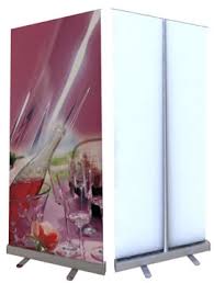 osobennosti-i-dostoinstva-stendov-roll-up